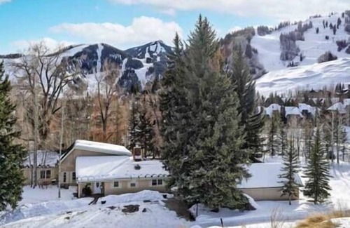 Aspen House | CHEERFUL 5 BEDROOM HOME ASPEN SKI ACCESS