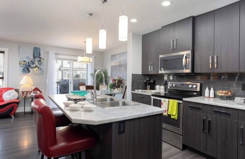 Southwest Edmonton House | Cheerful and beautiful 3 bedroom house close to lake