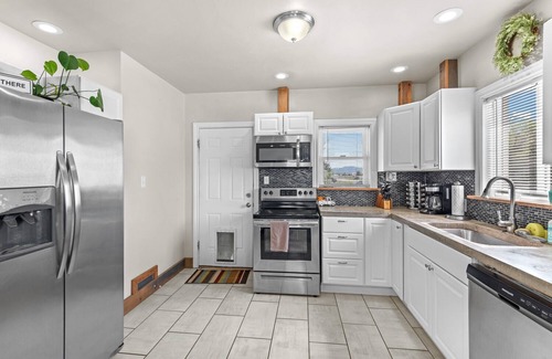 Bancroft House | Cheerful Bancroft bungalow near Lava Hot Springs.