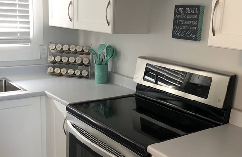 Prince George House | Cheerful Bright 3BDR Quiet Neighborhood Dog Friendly