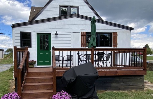 Elkton Cottage | Cheerful & charming renovated cottage close to Skyline Drive, JMU, & Massanutten