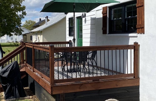 Elkton Cottage | Cheerful & charming renovated cottage close to Skyline Drive, JMU, & Massanutten