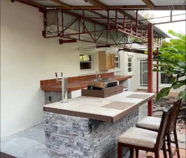 North Miami Beach House | CHEERFUL PRIVATE ROOM 2 MILES AWAY FROM SUNNY ISLES BEACH