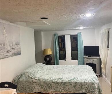 North Miami Beach House | CHEERFUL PRIVATE ROOM 2 MILES AWAY FROM SUNNY ISLES BEACH