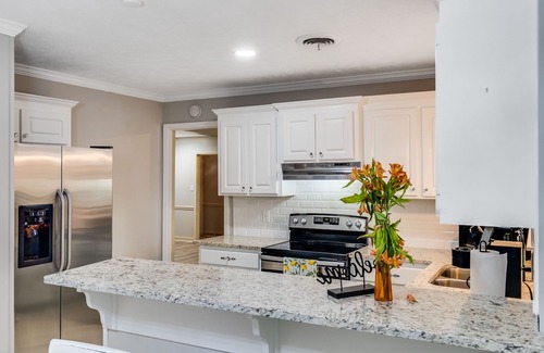 Tougaloo House | Cheerful, Relaxing Home Away From Home!