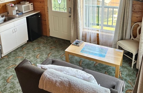 Homer Cabin | Chenik Cabin, Homer Floatplane Lodge