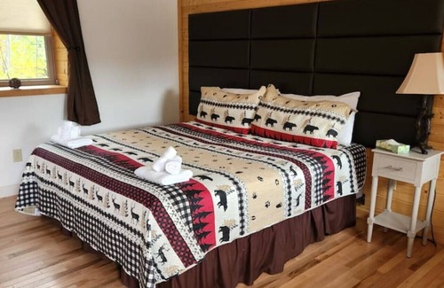Bethlehem Resort | Cherry Lodge: Cozy King Room