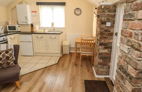 Louth Cottage | CHERRY PIPS, pet friendly, with a garden in Saltfleetby