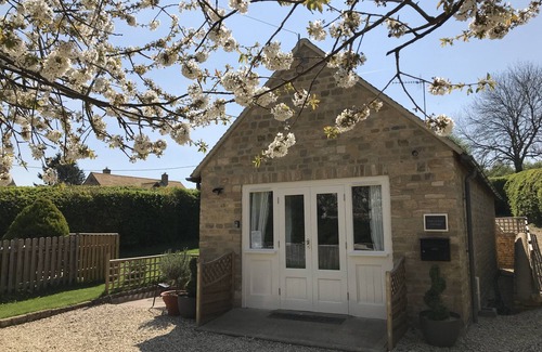 Chipping Norton Cottage | Cherry Tree Cottage - Private Detached Cottage