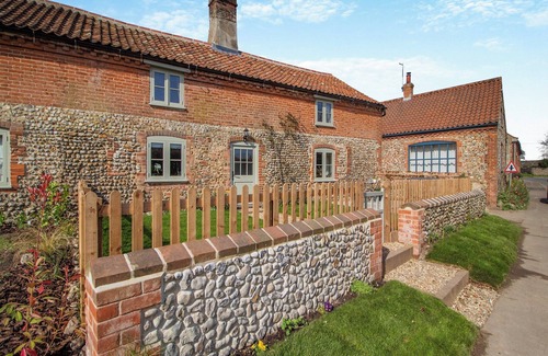 Great Snoring Cottage | Cherry Tree Cottage - UK30237