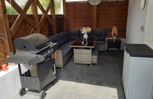 Zirndorf Apartment | Chestnut apartment (90sqm) with beautiful garden