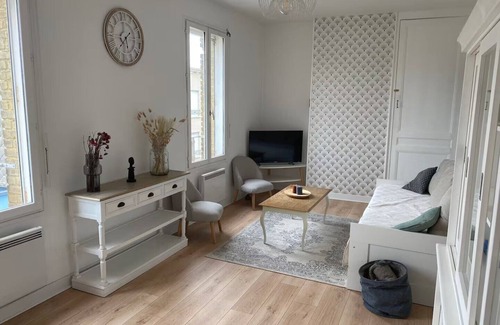Anatole France Danton Apartment | Chez anatole, apartment near downtown