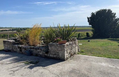 Echebrune House | Chez Eaux de Vie - Beautiful newly converted barn for 2 - overlooking vineyards!