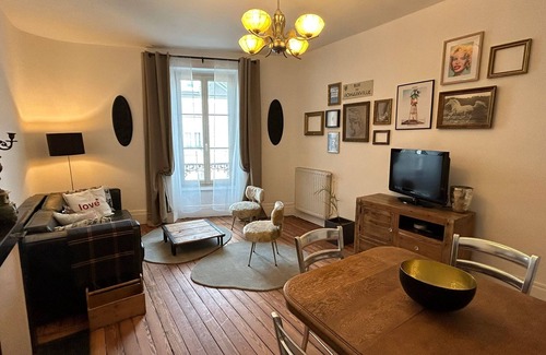 Cosne-Cours-sur-Loire Apartment | Chez la Vieille Dame : Appart en Plein Centre Ville à 5 min de la Gare,