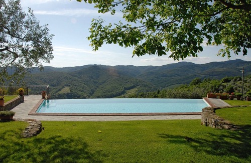 Monte Benichi Apartment | Chianti View, Garden for your small Family, Pool & Jacuzzi