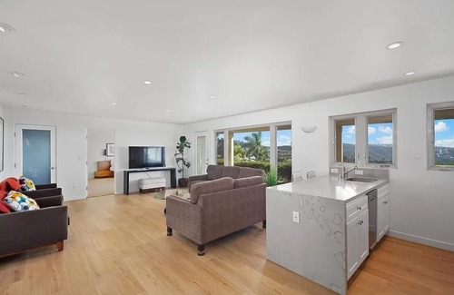 Mystic Hills Apartment | Chic 1200 sq ft. 1-bed, 2 bath w Ocean view and Patio in fabulous Laguna Beach