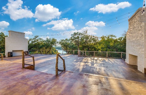 Mineral Wells Cabin | Chic 2,200 Sq. Ft. Riverfront Casita Sleeps 8 Stunning Views + Rustic Charm