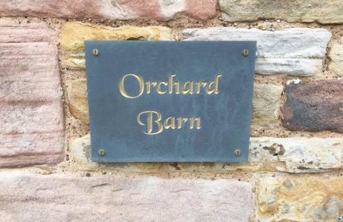 Winkhill House | Chic 2 Bed Peak District Cottage Barn - Alton Towers, Scarefest, Polar Bears, Chatsworth