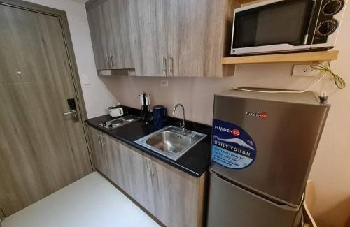 Highway Hills Apartment | Chic 2 Bedroom EDSA APT with Balcony