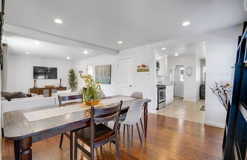 Ladera Heights House | Chic 2-Bedroom Escape in Prime Los Angeles Location - HUD-VP