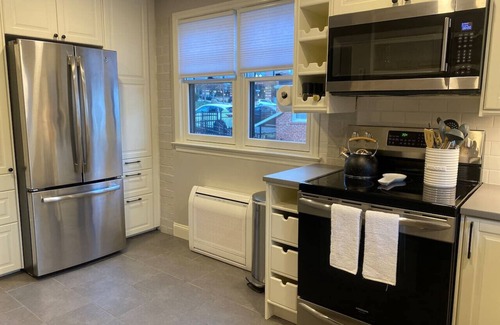 Radnor - Fort Myer Heights House | Chic 2BDRM - 5 min walk to Metro
