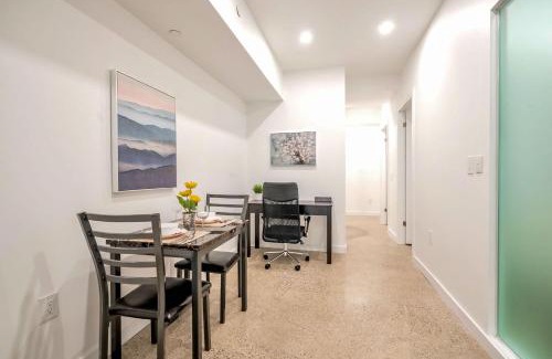 Downtown Toronto Hotel | Chic 2BR Basement Suite 2BR Toronto Getaway near Downtown - The Roland