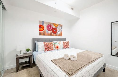 Downtown Toronto Hotel | Chic 2BR Basement Suite 2BR Toronto Getaway near Downtown - The Roland