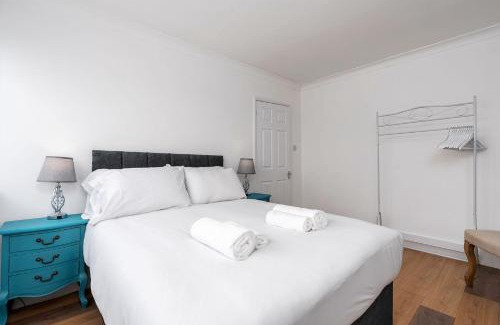 Chapeltown Apartment | Chic 3 BR Home with Balcony & Free Parking
