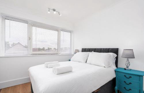 Chapeltown Apartment | Chic 3 BR Home with Balcony & Free Parking