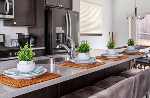 Highline House | Chic 5-Bedroom Seattle Retreat | Fireplace-Pets OK