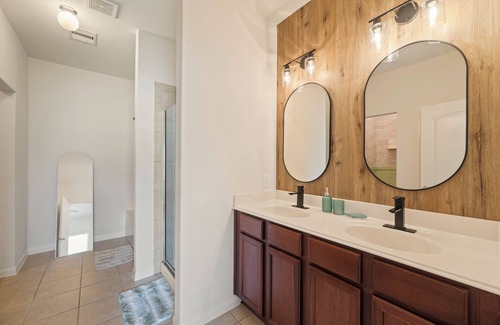 Humble House | Chic and Cozy 5 bedroom house w 10 minutes to IAH