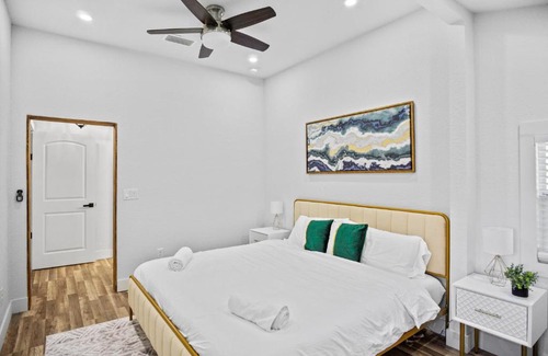 Tampa Heights House | Chic and cozy private getaway!