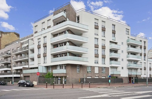 Gennevilliers Apartment | Chic and spacious apartment with parking