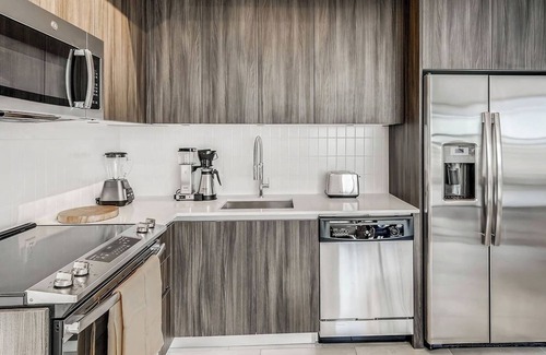 Wynwood Art District Apartment | Chic apartment with rooftop pool and AC in delightful Miami