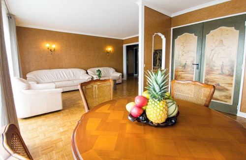 Bourg-la-Reine Apartment | Chic Appartement AUX Portes DE Paris