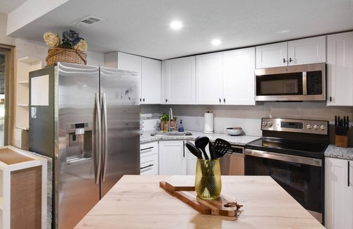 Holladay Apartment | Chic Basement, Work Station, Central Location, Dedicated Outdoor Area w/ Furniture, Private Entry