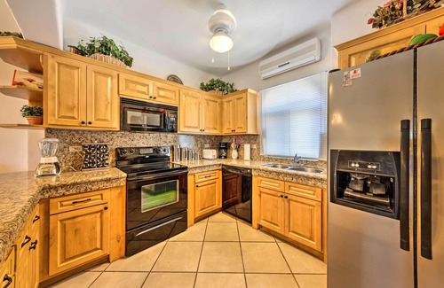 Centro Condo | Chic Cabo San Lucas Getaway < 2 Miles to Beaches!