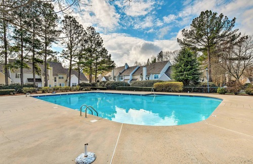 Charlotte House | Chic Charlotte Townhome w/Community Pool