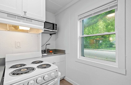 Near East Columbus Apartment | Chic City Retreat 93G