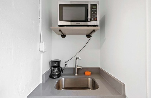 Near East Columbus Apartment | Chic City Retreat 93G