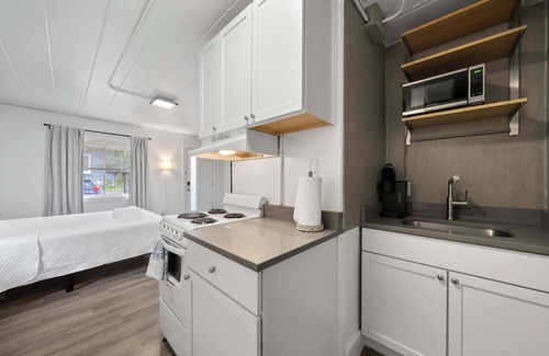 Near East Columbus Apartment | Chic City Retreat 97