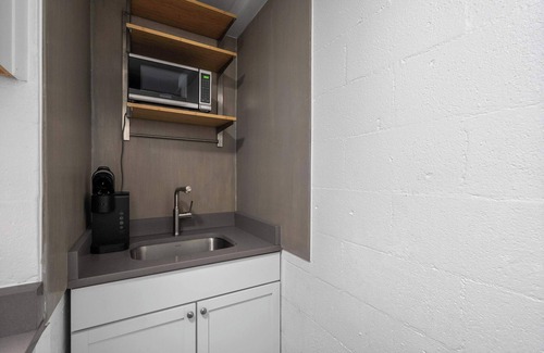 Near East Columbus Apartment | Chic City Retreat 97