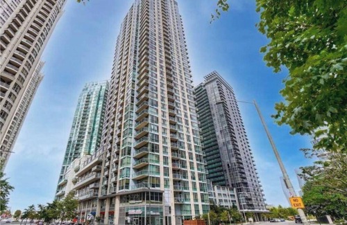 Downtown Mississauga Condo | Chic Downtown Mississauga Condo | 5 Min Walk to Square One!