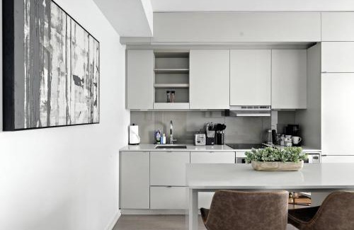 Downtown Toronto Apartment | Chic Downtown Toronto Haven - Private Patio