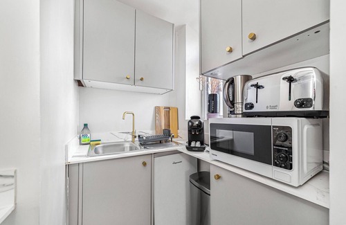 The City of London Apartment | Chic Flat with Stunning City Views
