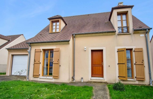 Meaux Apartment | Chic friendly and spacious house