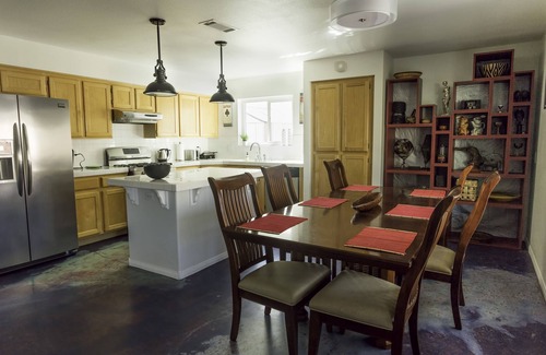 Sunrise Manor House | Chic home, king retreat w/spa en-suite, game room, huge yard, 8 mi to strip!