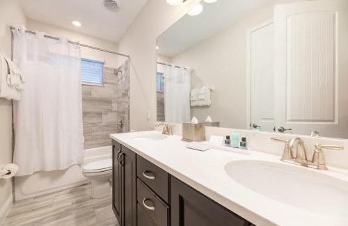 West Kissimmee House | Chic Home With Private Pool, Game Room And Waterpark & Resort Access Near Disney At Encore Resorts Reunion - 320Au