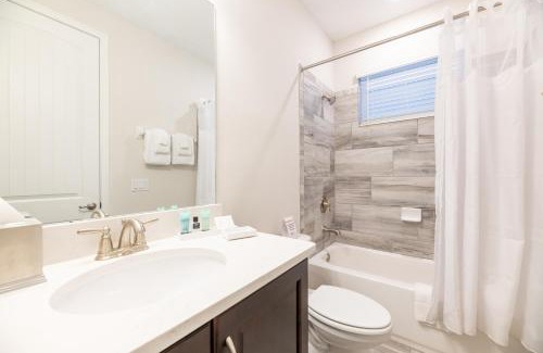 West Kissimmee House | Chic Home With Private Pool, Game Room And Waterpark & Resort Access Near Disney At Encore Resorts Reunion - 320Au