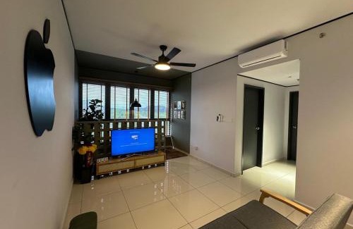Rawang Apartment | Chic Homestay with Mini Cafeteria at Gamuda Garden